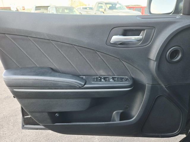 Used 2019 Dodge Charger SXT image 12