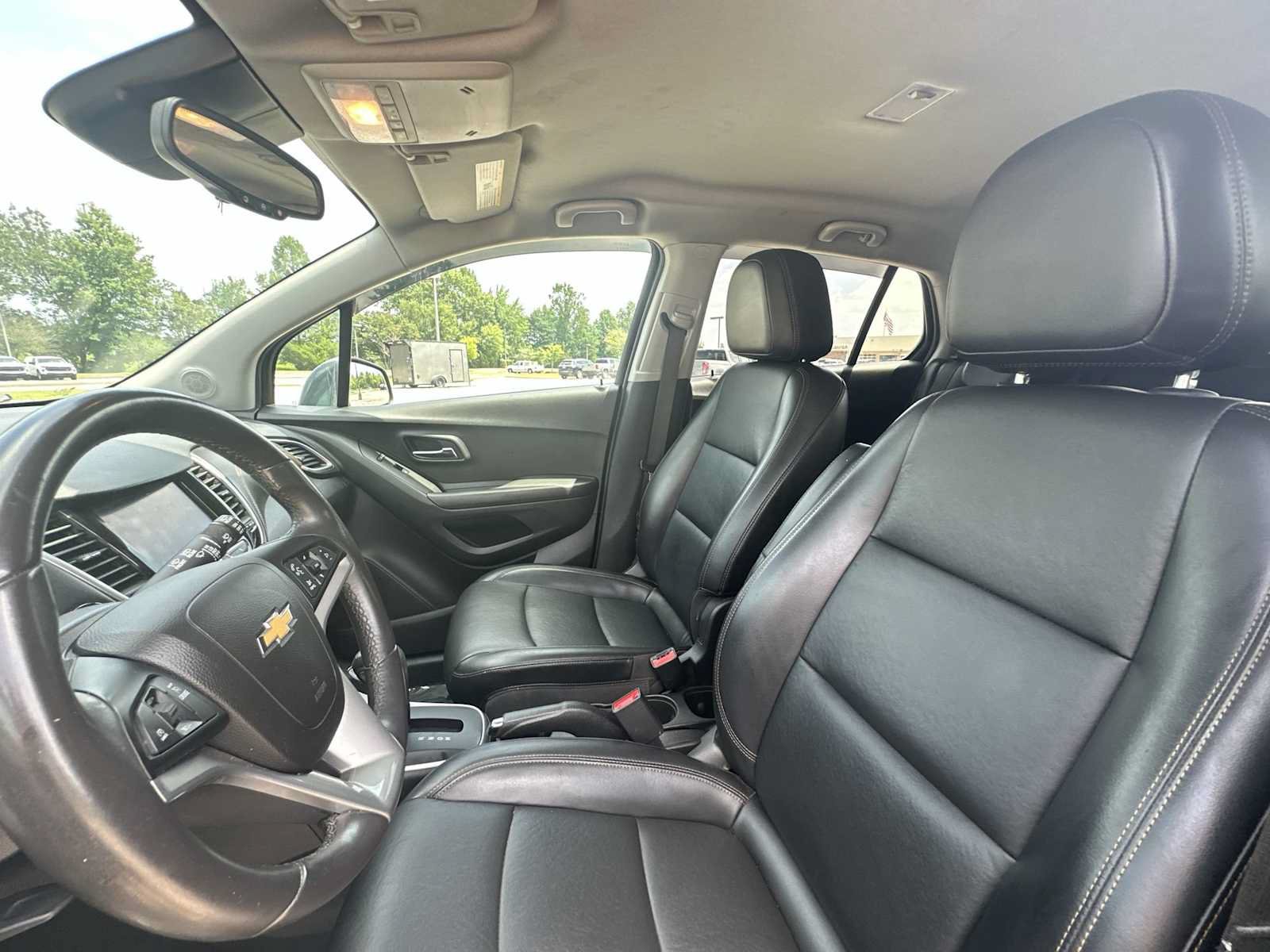 Used 2021 Chevrolet Trax LT w/ Premium Seat Package AWD/4WD image 10