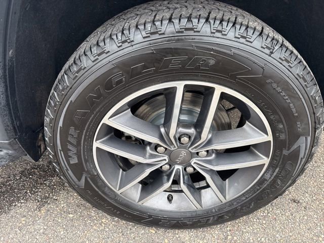 Used 2019 Jeep Grand Cherokee Limited AWD/4WD image 11