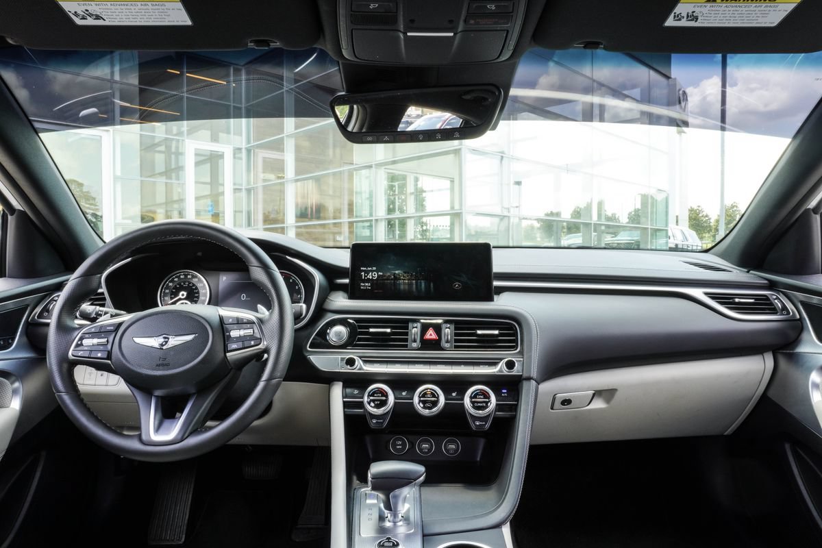 Used 2022 Genesis G70 3.3T RWD image 5