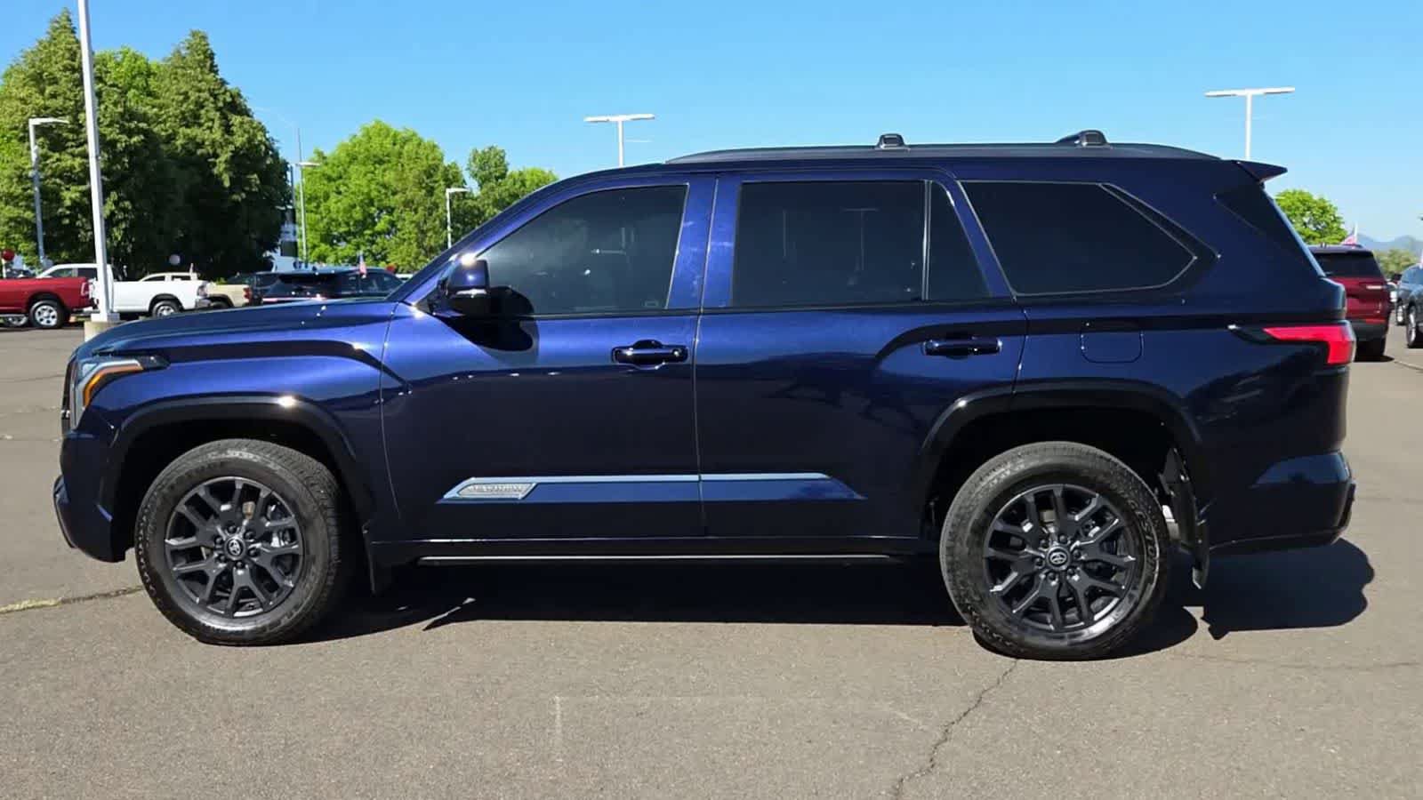 Used 2025 Toyota Sequoia Platinum AWD/4WD image 5