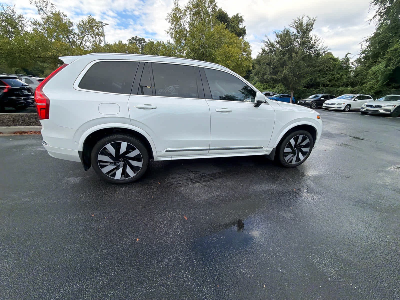 Certified 2025 Volvo XC90 T8 Ultra w/ Protection Package Premier AWD/4WD image 17