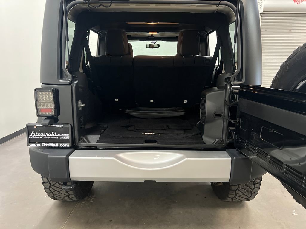 Used 2013 Jeep Wrangler Unlimited Sahara w/ Connectivity Group AWD/4WD image 25