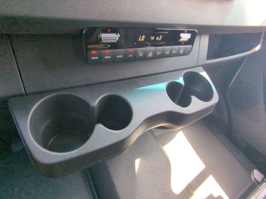 Used 2024 Mercedes-Benz Sprinter 2500 image 8