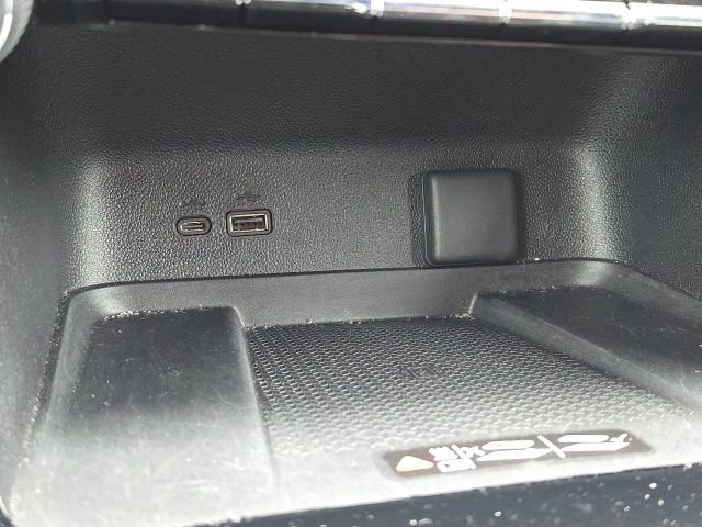 Used 2025 Chevrolet Traverse LT image 18