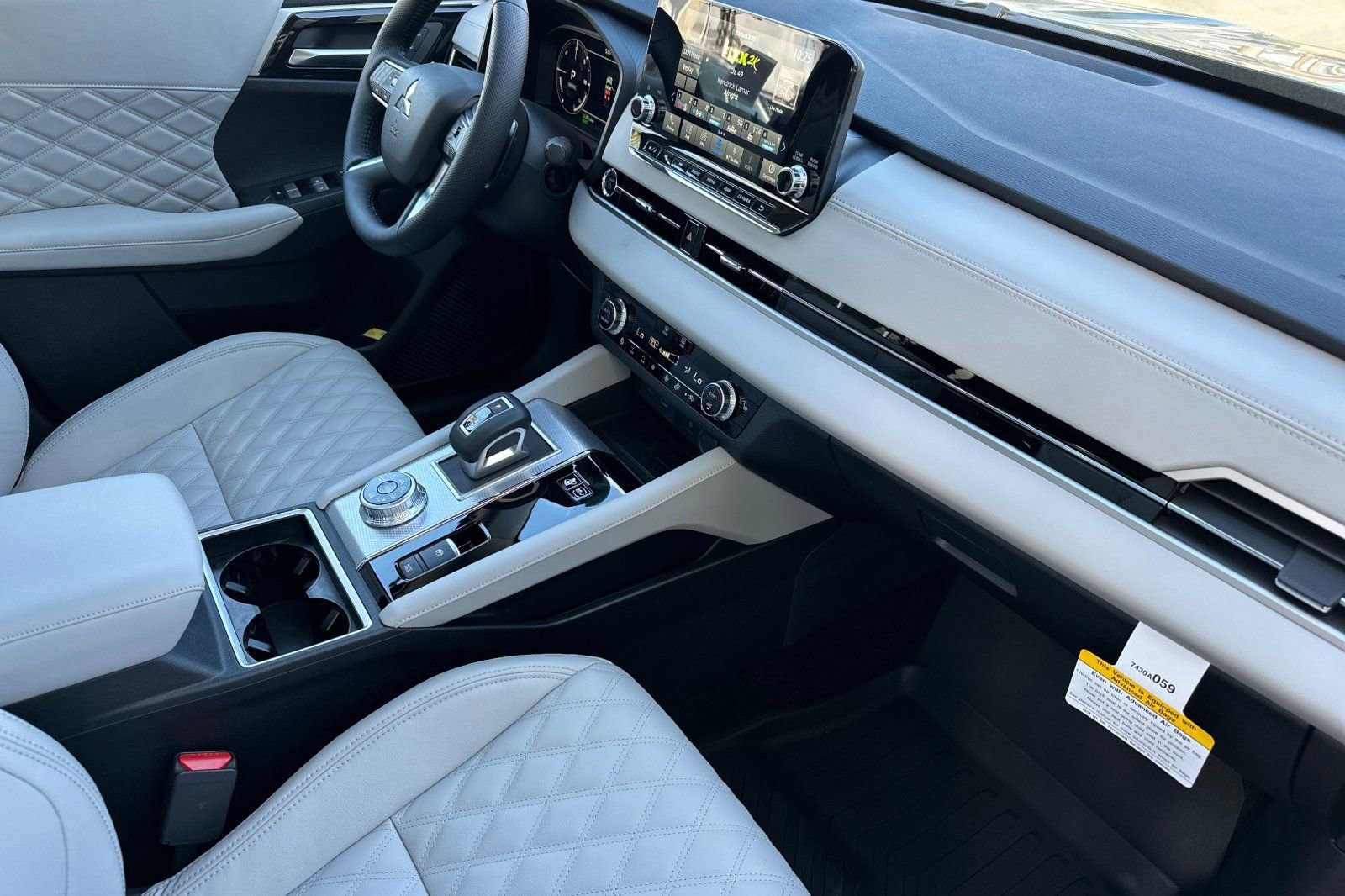 New 2025 Mitsubishi Outlander SEL image 15