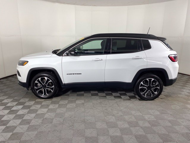 Used 2023 Jeep Compass Limited w/ Sun and Sound Group AWD/4WD image 11