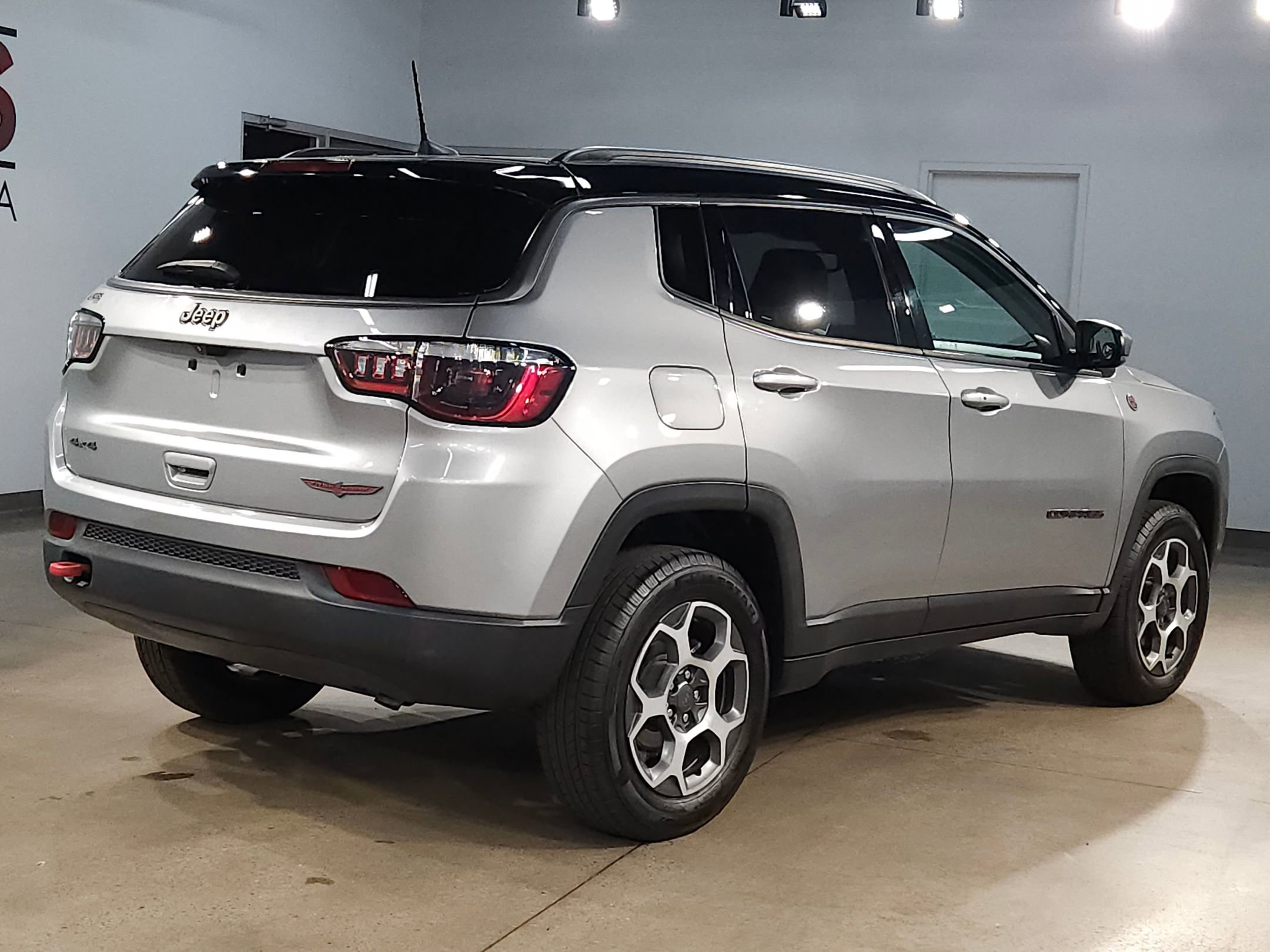 Used 2022 Jeep Compass Trailhawk image 7