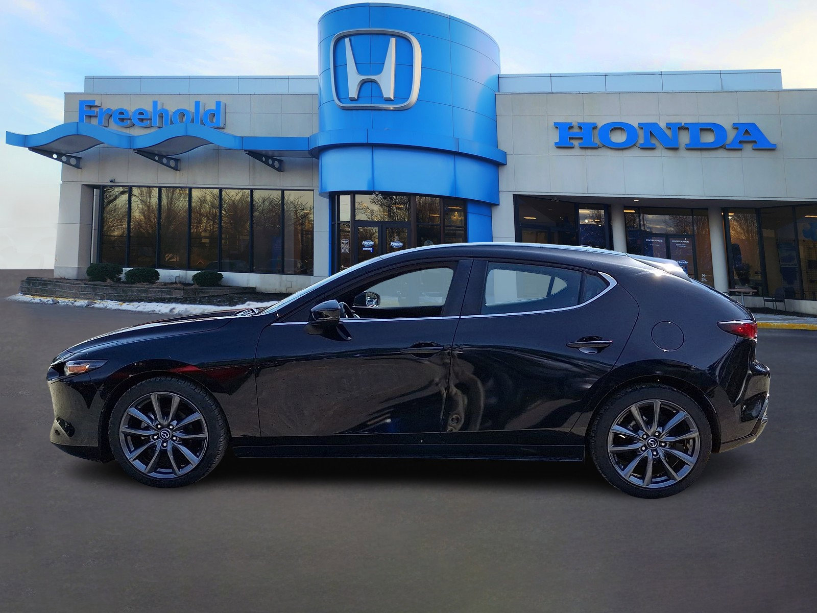 Used 2019 MAZDA MAZDA3 Hatchback w/ Preferred Package image 4