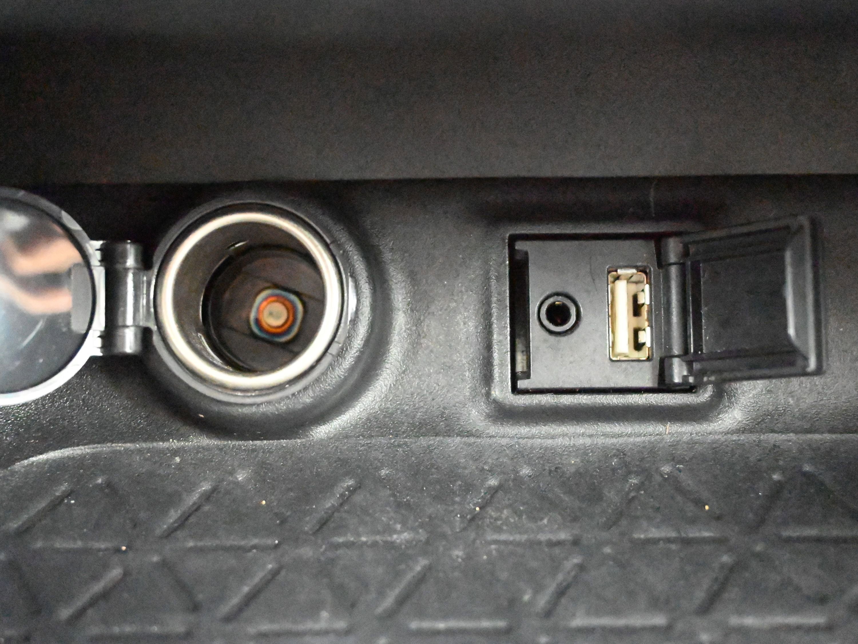 Used 2019 Toyota RAV4 XLE Premium image 18