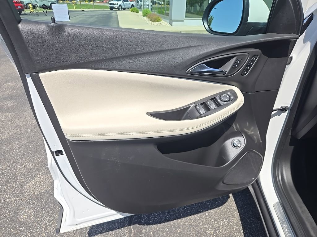 Used 2023 Buick Encore GX Essence w/ Experience Buick Package FWD image 29