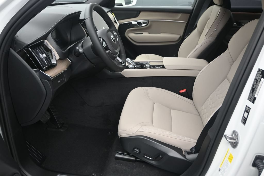 New 2026 Volvo XC90 T8 Plus w/ Protection Package Premier AWD/4WD image 11