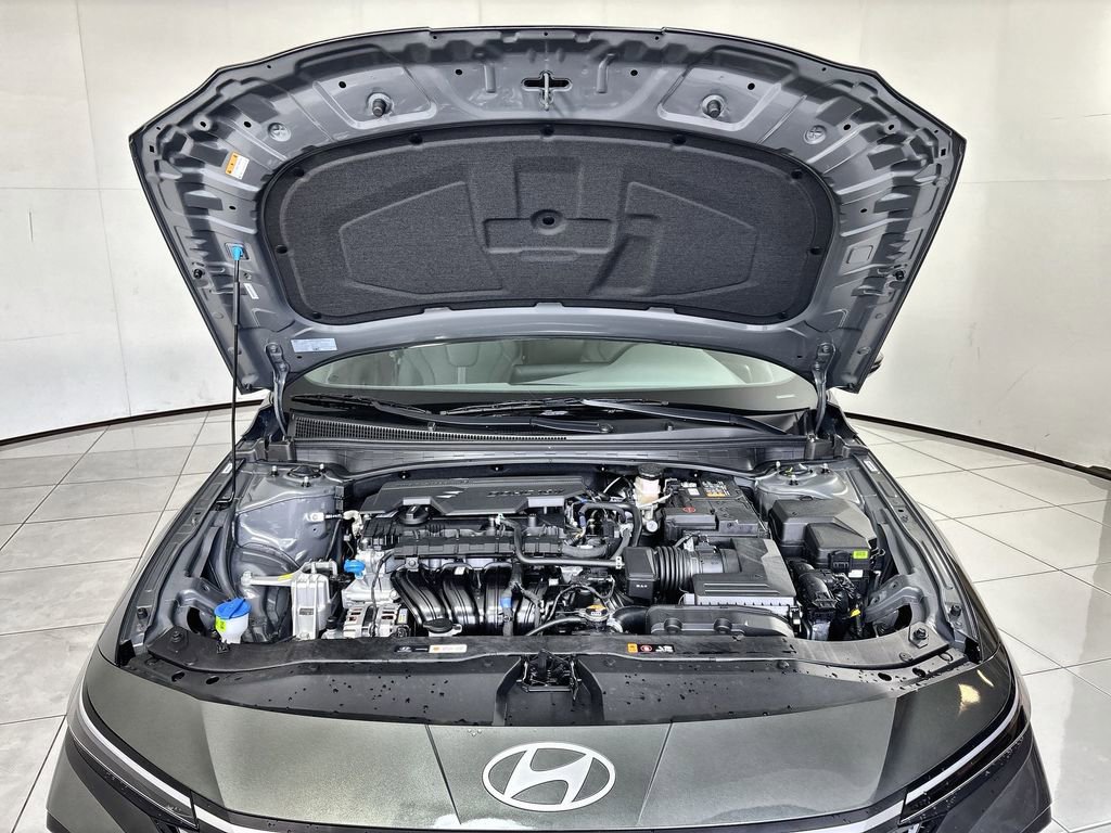 New 2026 Hyundai Elantra SE FWD image 17