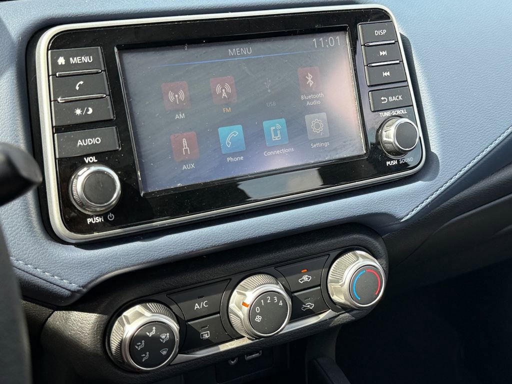 Used 2023 Nissan Versa SV image 27