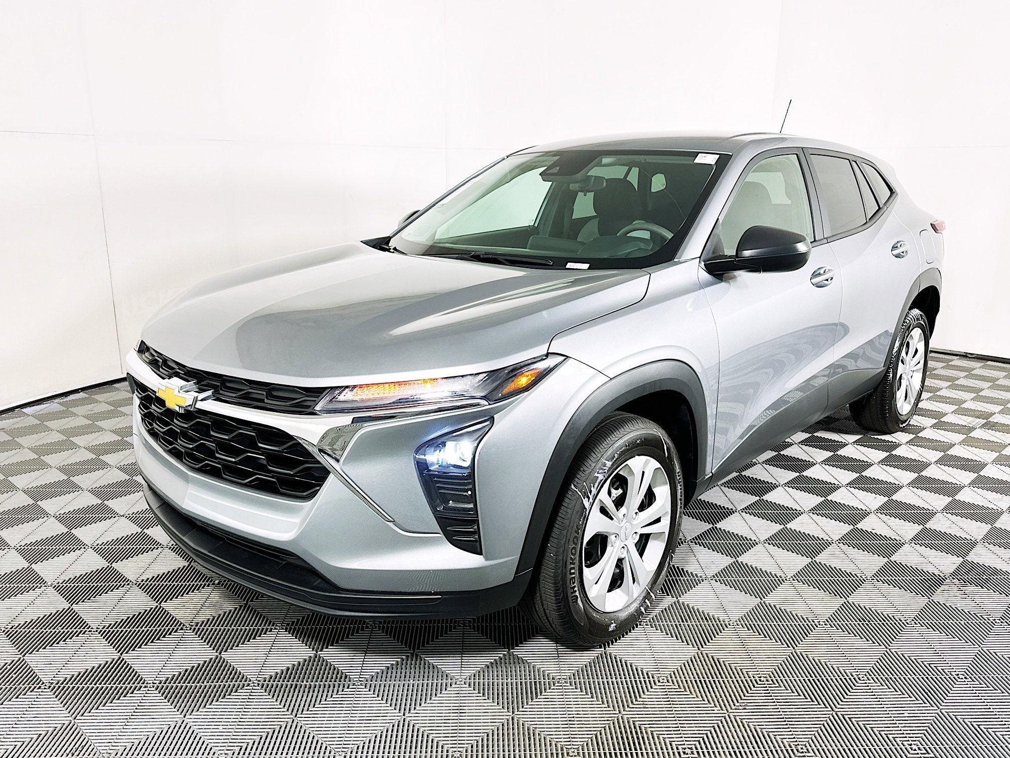 Used 2024 Chevrolet Trax LS w/ Driver Confidence Package image 7