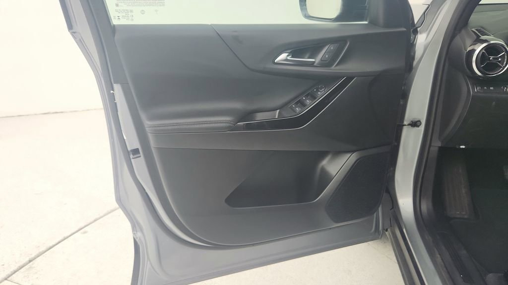 Certified 2025 Chevrolet Equinox LT FWD image 25