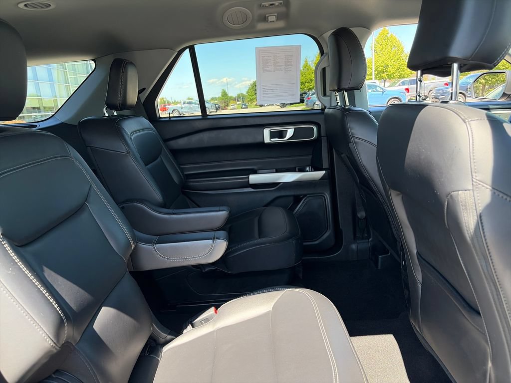 Used 2023 Ford Explorer XLT w/ Equipment Group 202A AWD/4WD image 33