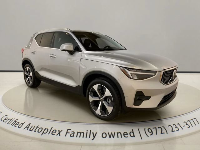 Used 2025 Volvo XC40 B5 Plus AWD/4WD image 7