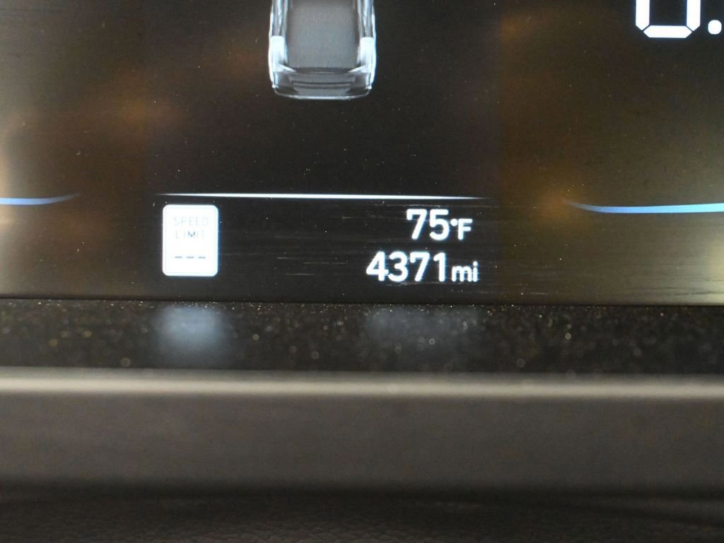 Used 2025 Hyundai Elantra Sport image 24