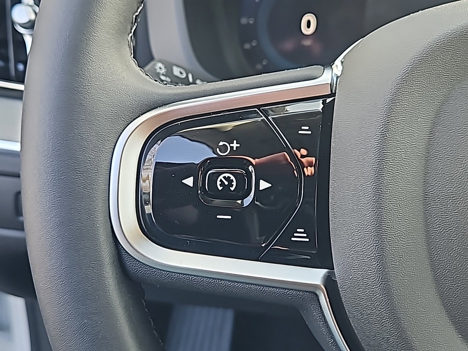 New 2025 Volvo XC60 T8 Plus w/ Climate Package image 15