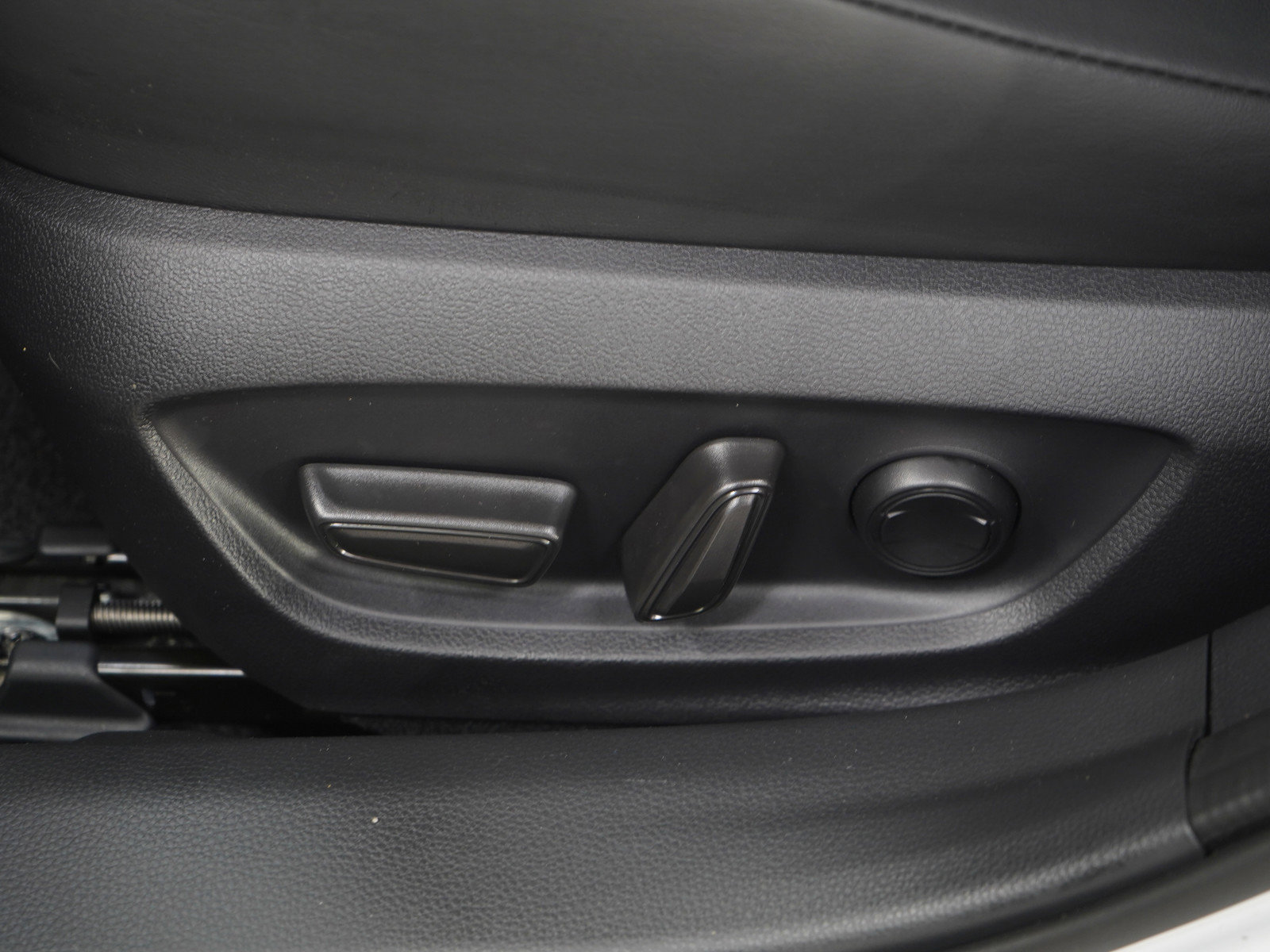 Used 2024 Toyota Prius XLE AWD/4WD image 23