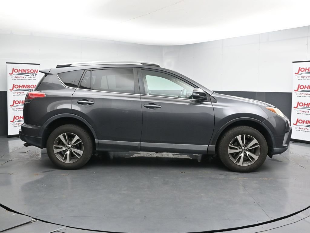 Used 2017 Toyota RAV4 XLE AWD/4WD image 9