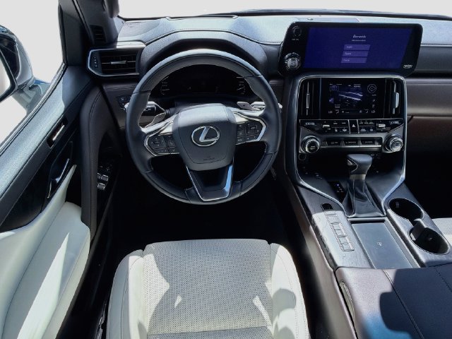 Used 2024 Lexus LX 600 4WD w/ Luxury Package image 18