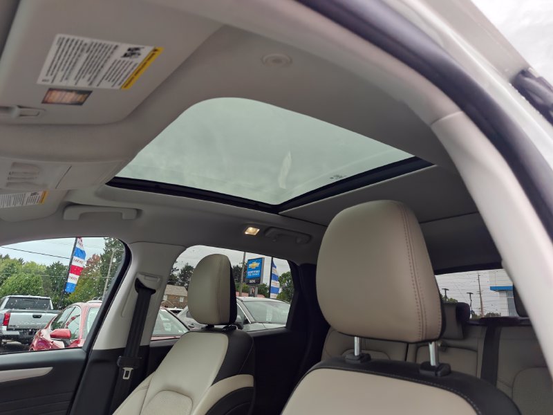 Used 2022 Ford Escape SEL w/ Technology Package AWD/4WD image 10
