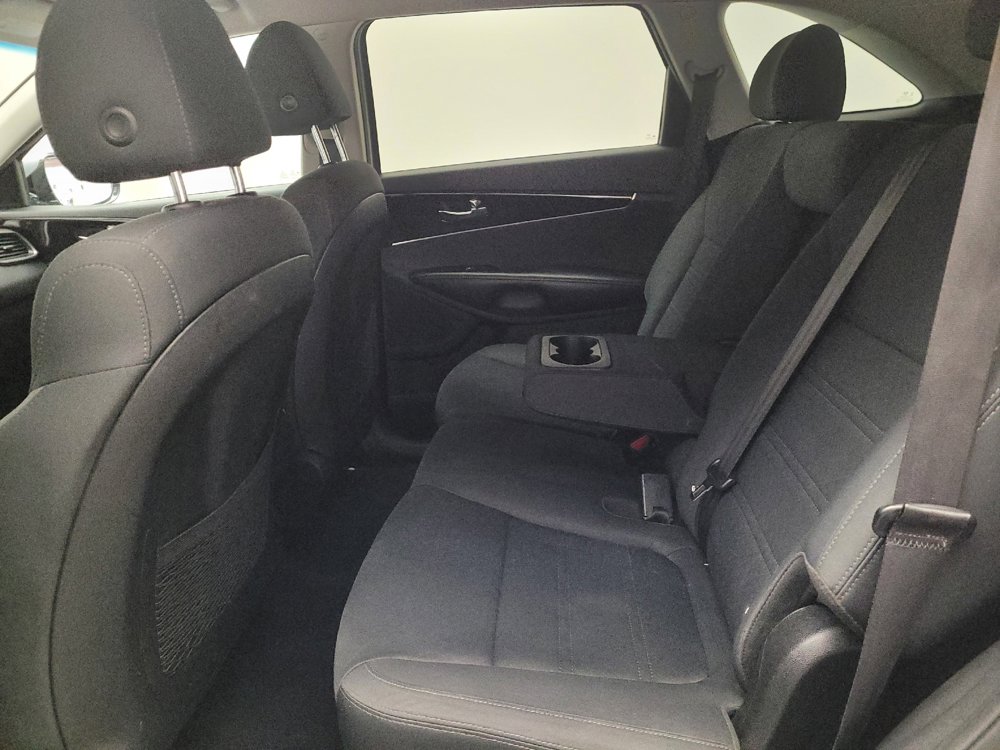 Used 2020 Kia Sorento LX FWD image 18
