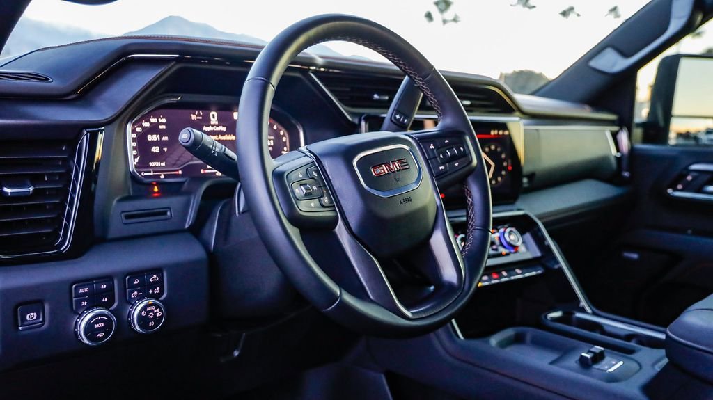 Used 2025 GMC Sierra 2500 AT4 image 20