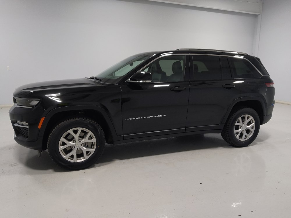 Used 2023 Jeep Grand Cherokee Limited AWD/4WD image 2