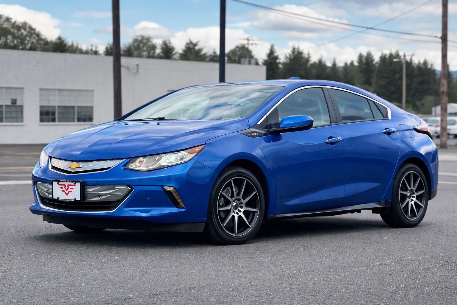 Used 2017 Chevrolet Volt Premier w/ Driver Confidence II Package FWD image 2