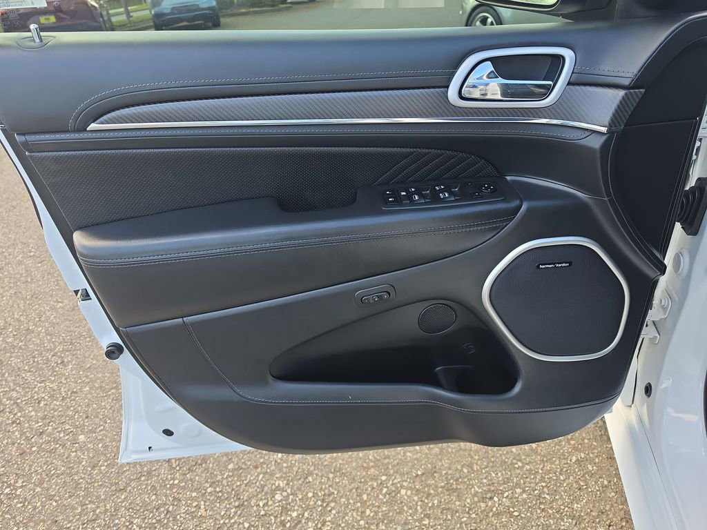 Used 2018 Jeep Grand Cherokee SRT image 27