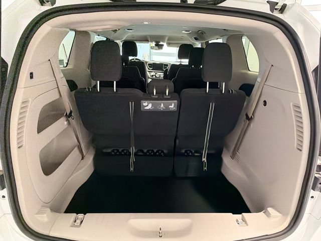 Used 2019 Chrysler Pacifica Touring Plus w/ Advanced Safetytec Group FWD image 22