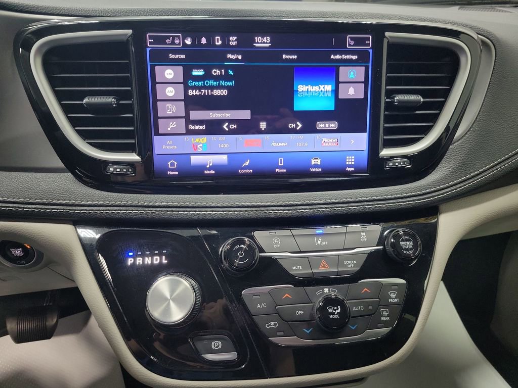 Used 2022 Chrysler Pacifica Touring-L AWD/4WD image 4