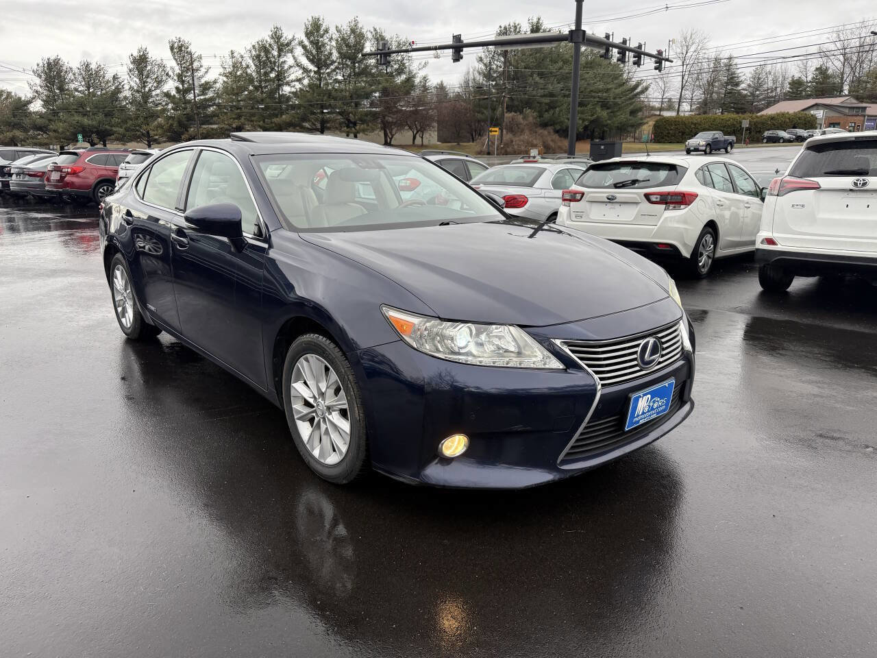 Used 2013 Lexus ES 300h Base 4dr Sedan image 4