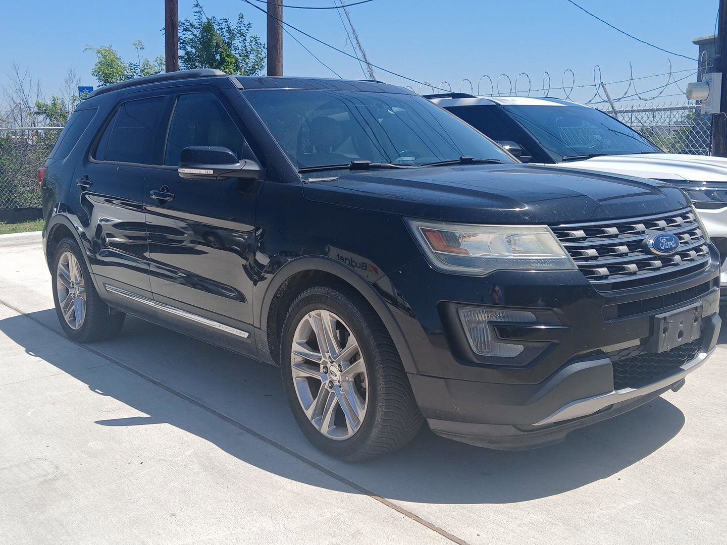 Used 2017 Ford Explorer XLT w/ Equipment Group 202A FWD image 5