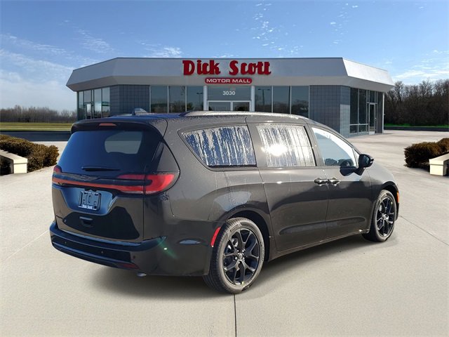 New 2026 Chrysler Pacifica Select image 4