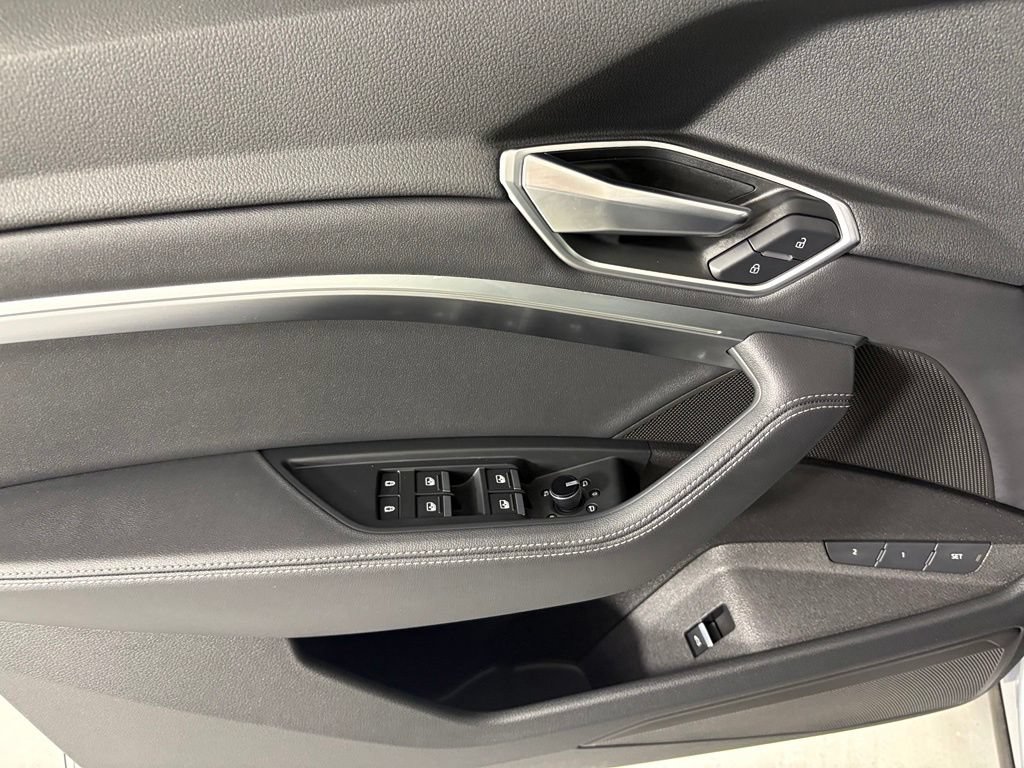 Used 2022 Audi e-tron Premium AWD/4WD image 19