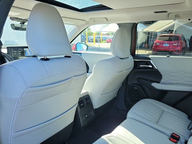 New 2025 Mitsubishi Outlander SEL image 15
