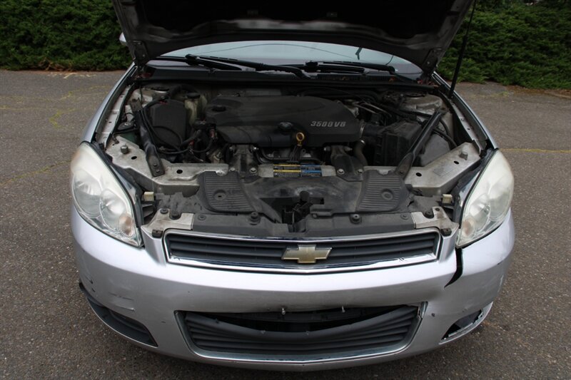 Used 2010 Chevrolet Impala LT w/ Luxury Edition Package FWD image 18