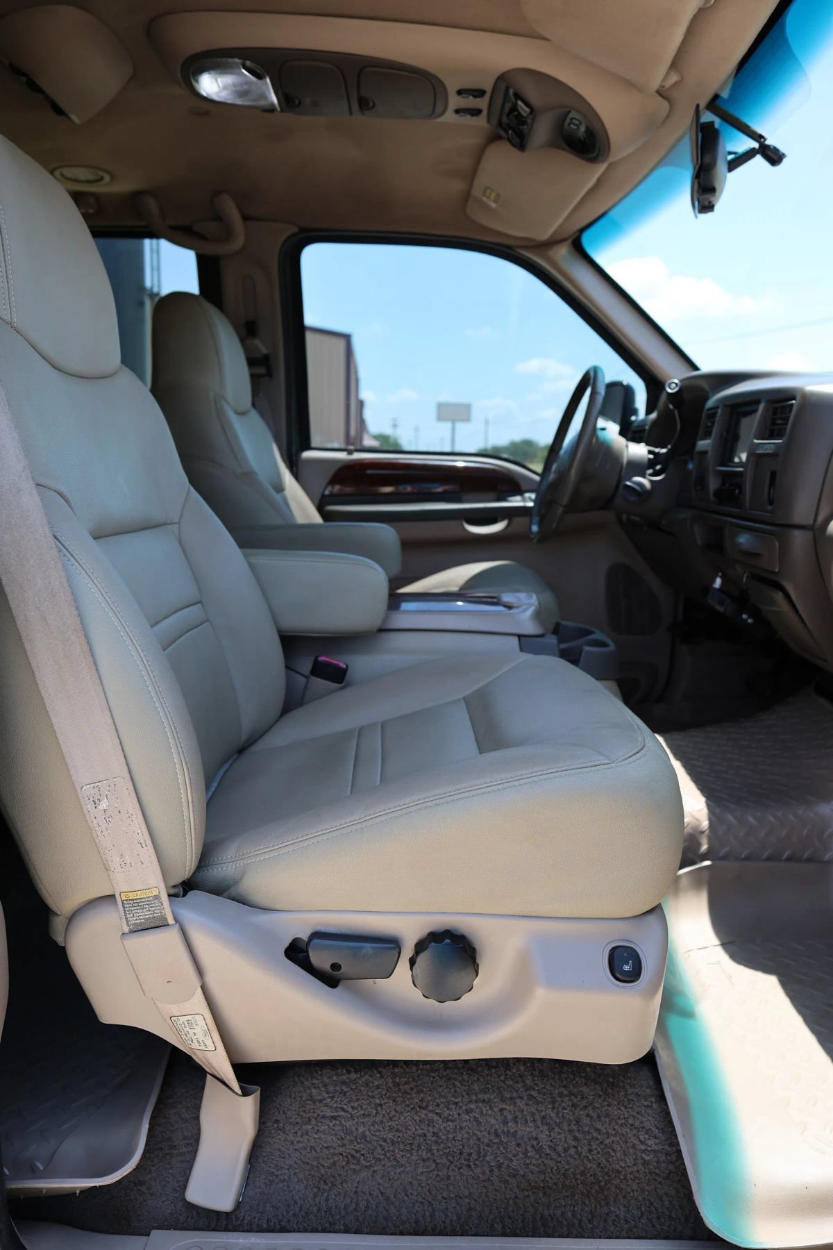 Used 2000 Ford Excursion Limited AWD/4WD image 38