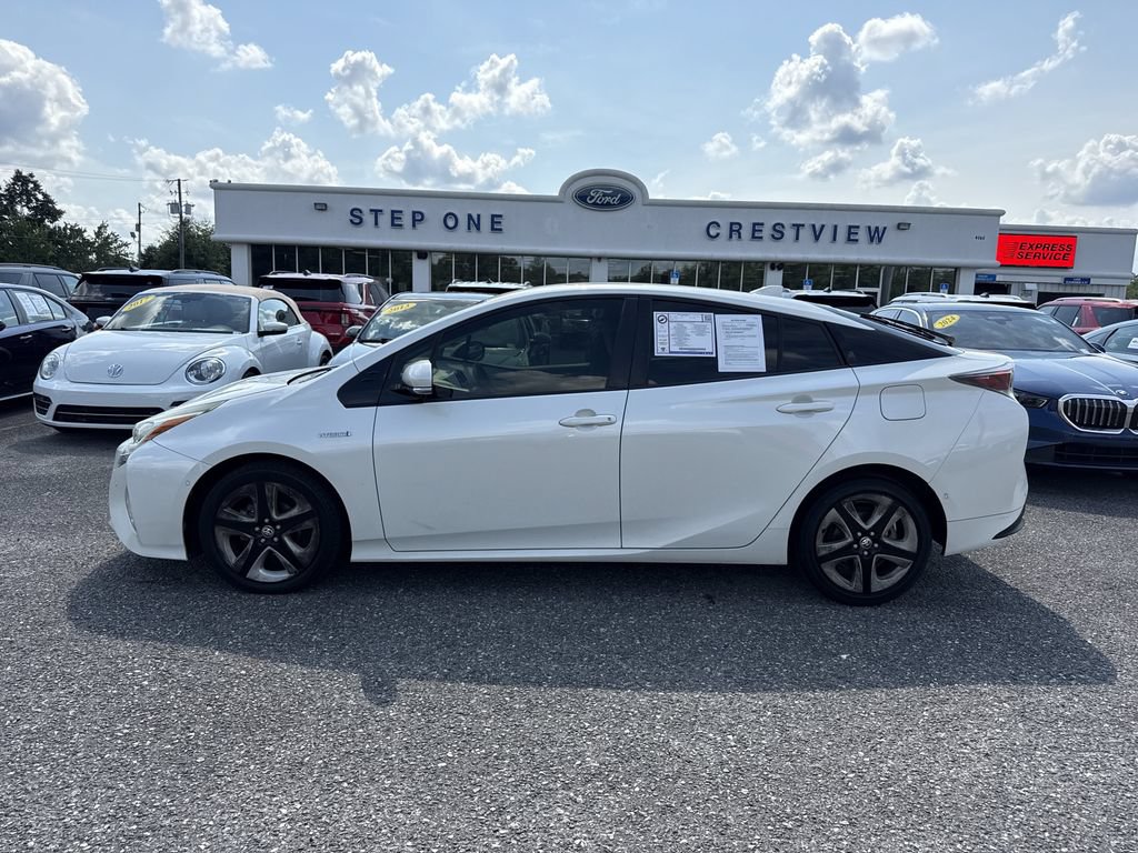 Used 2017 Toyota Prius Three Touring FWD image 4