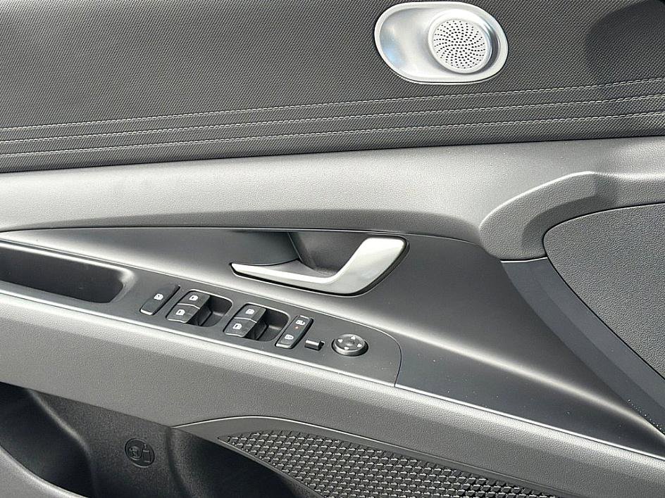 New 2026 Hyundai Elantra SE image 15