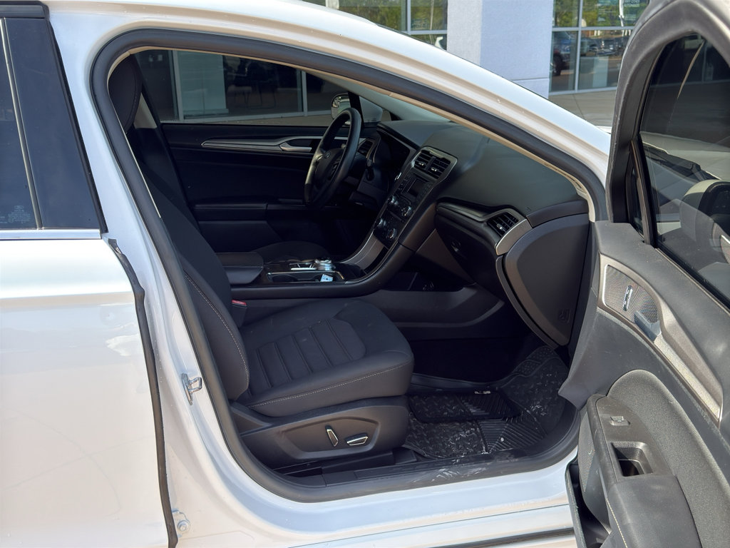 Used 2018 Ford Fusion SE image 7