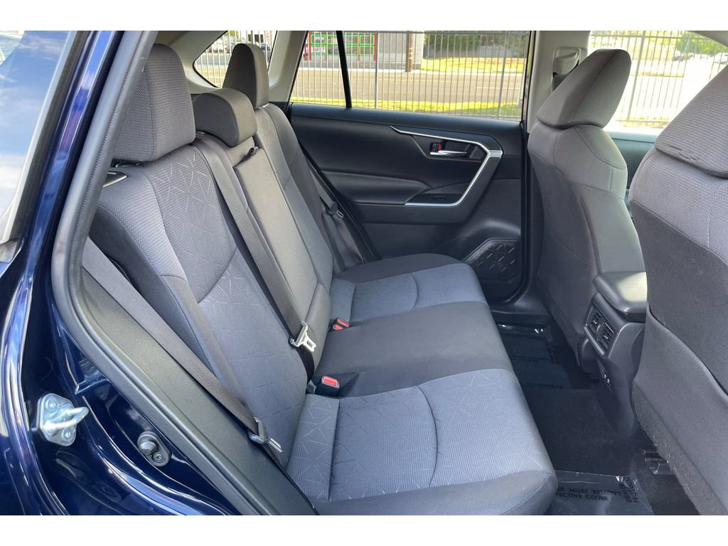 Used 2021 Toyota RAV4 XLE w/ Convenience Package image 19