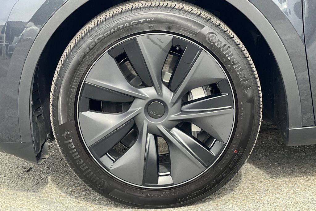 Used 2025 Tesla Model Y Long Range image 24