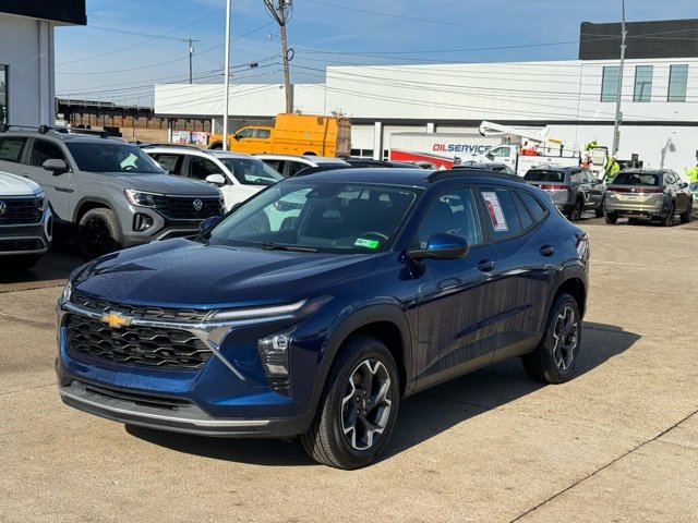 Used 2024 Chevrolet Trax LT w/ Driver Confidence Package image 1
