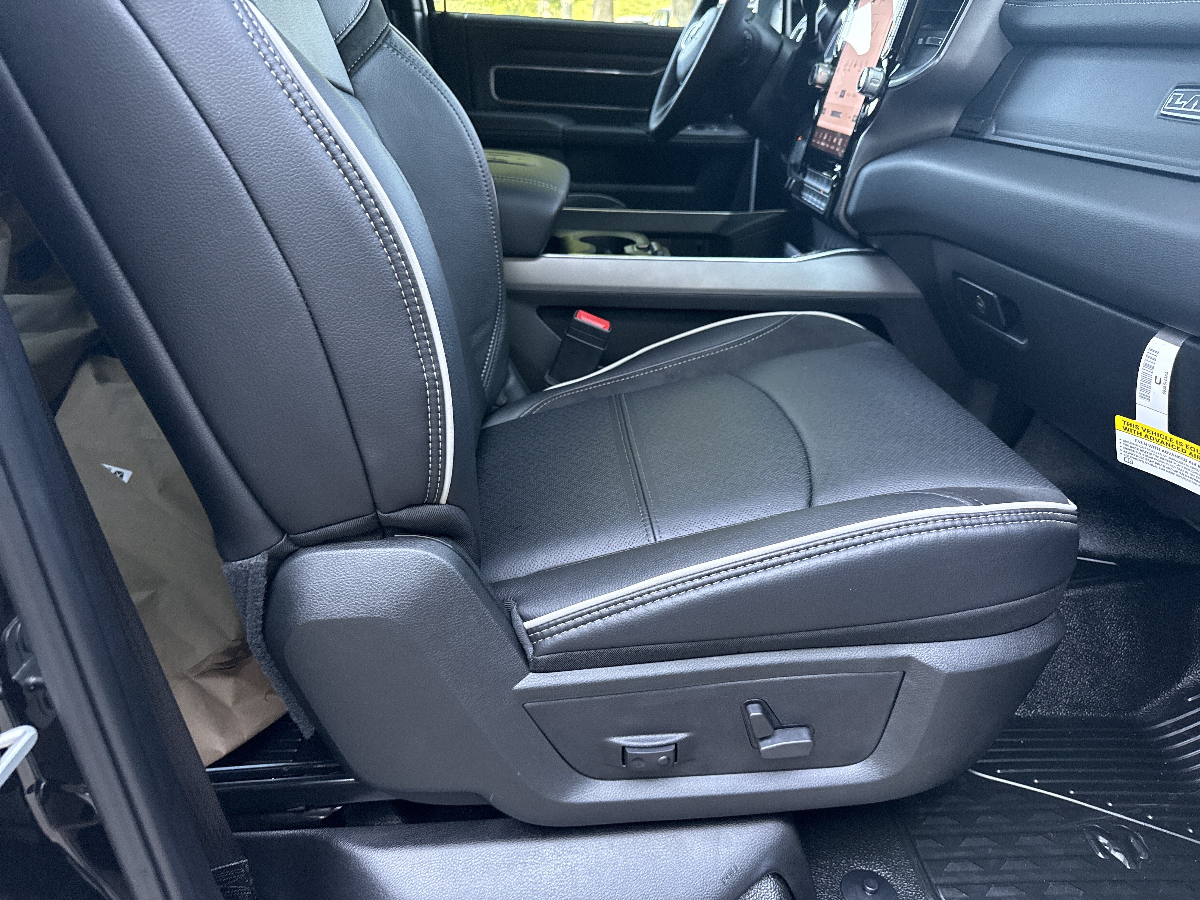 New 2026 RAM 5500 4x4 Crew Cab w/ Laramie Trim Package image 15