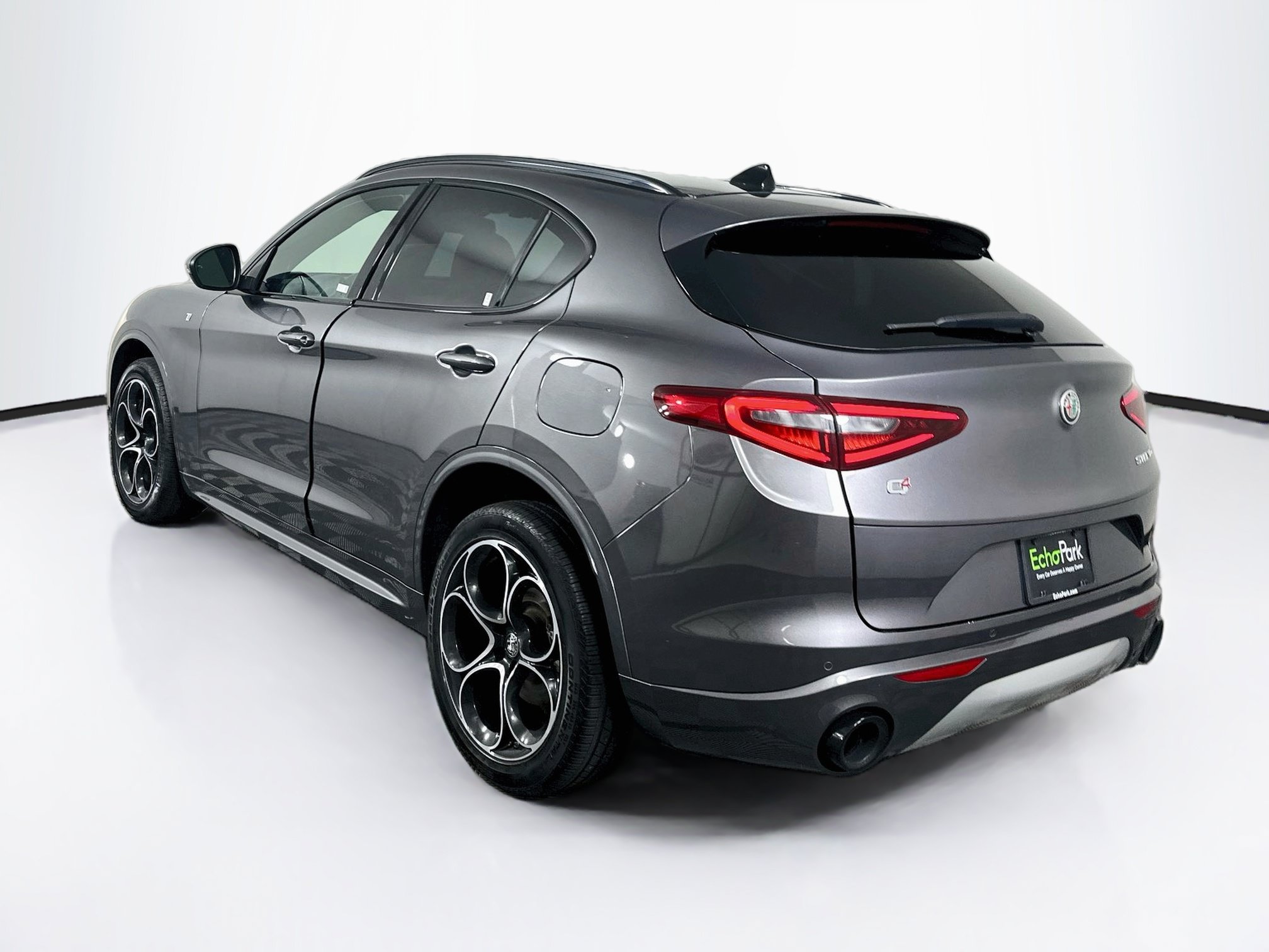 Used 2023 Alfa Romeo Stelvio Ti AWD/4WD image 5